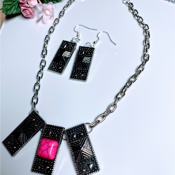 Pink faux turquoise pendant necklace and earrings set - Picture 3 of 3